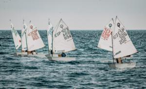 Petits bateaux sur l'eau